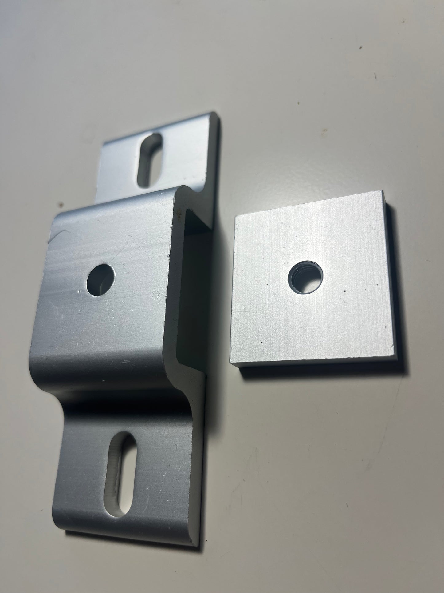 2020 T-Slot Single Slotted-Hole Double Panel Retainer + Retainer Plate
