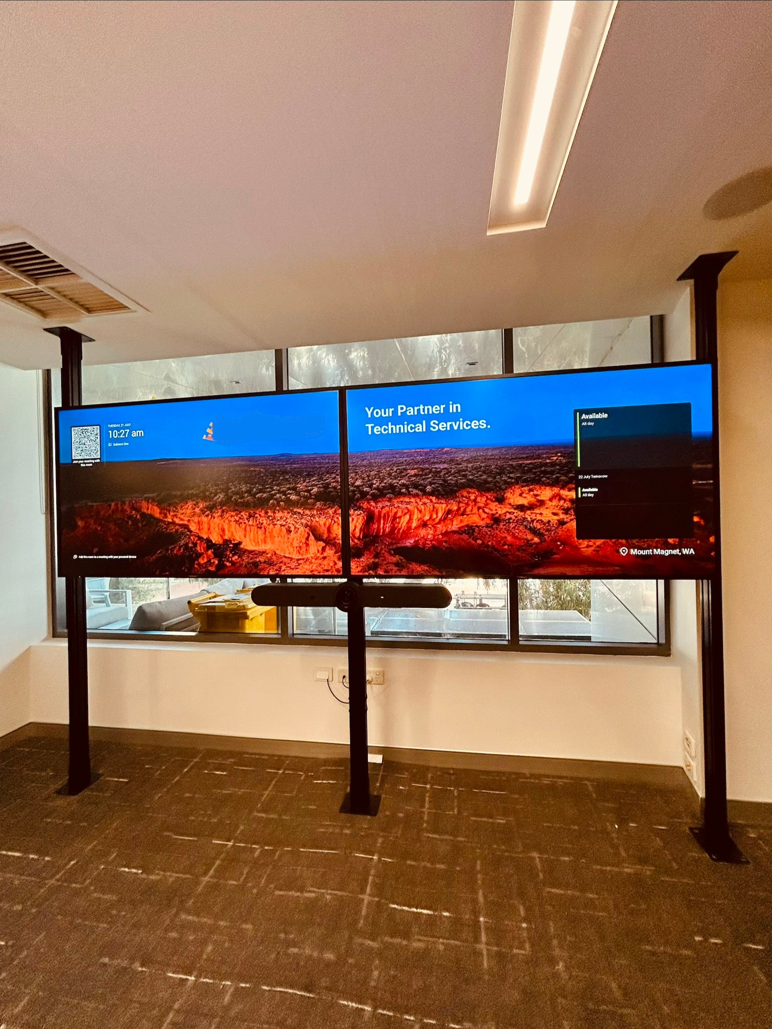Two Screens, One Wall, Zero Welding or Drilling: A Floor-to-Ceiling T-Slot Monitor Wall